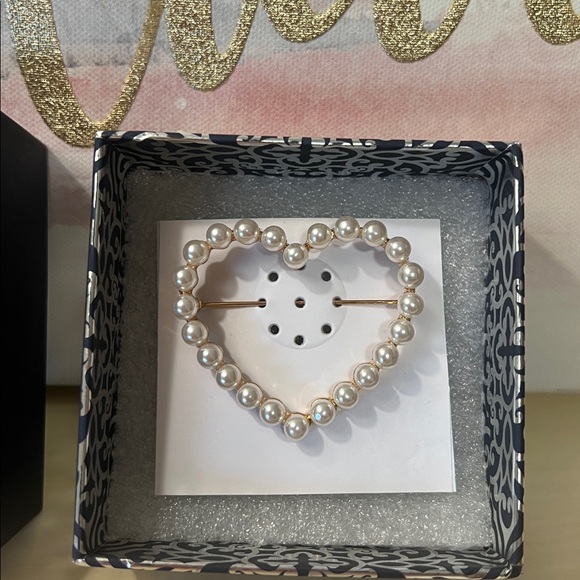 Jewelry - NWT: Pearl Heart Shaped Brooch